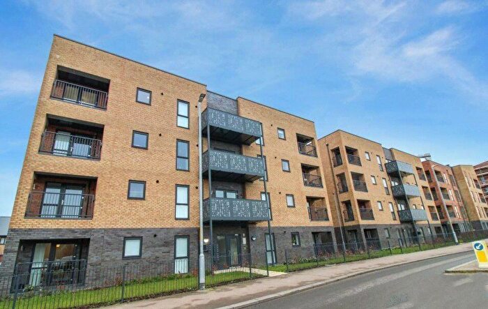 2 Bedroom Flat For Sale In Tiltman Avenue, Greenhithe, Kent, DA9