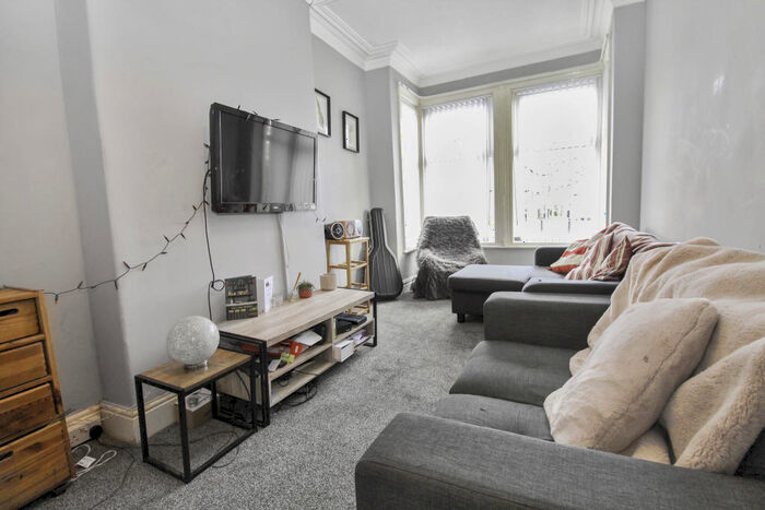 4 Bedroom End Of Terrace House To Rent In Headingley Mount, Headingley, Leeds, LS6