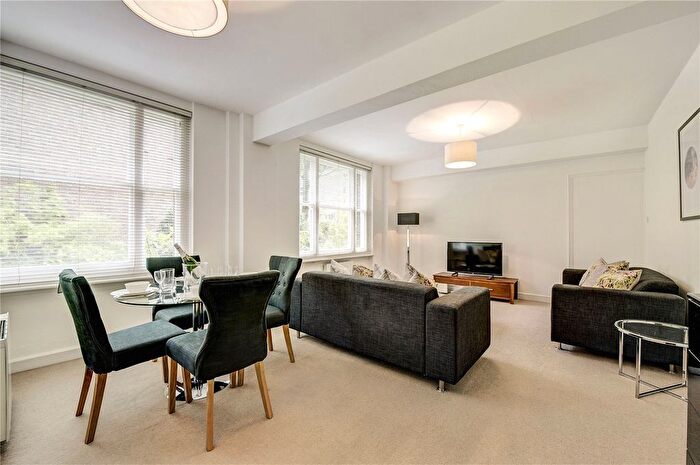 1 Bedroom Flat To Rent In Hill Street, Mayfair, London, W1J