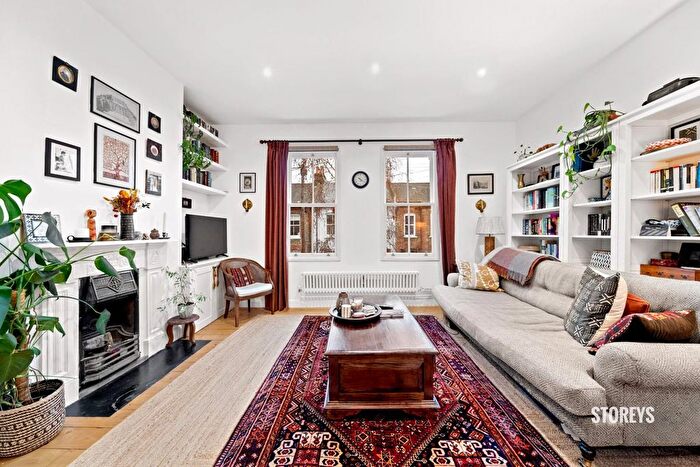 2 Bedroom Flat To Rent In Goldsboro Road, Vauxhall, London, SW8