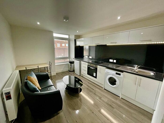 2 Bedroom Flat To Rent In Hilltown, Dundee, DD3