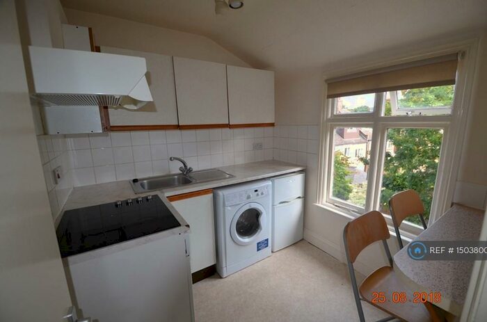 Studio To Rent In Crouch Hill, London, N8