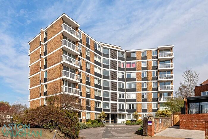 2 Bedroom Flat To Rent In Furze Hill, Hove, BN3