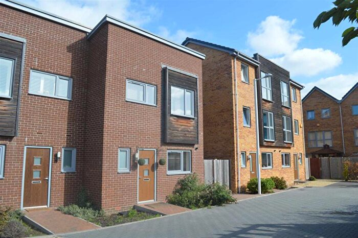 2 Bedroom House To Rent In Rainbow Gardens, Dartford, DA1