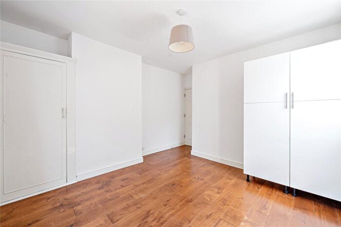 2 Bedroom Apartment For Sale In Warren Road, London, E10