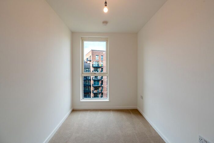 3 Bedroom Flat For Sale In Farine Avenue, Hayes, UB3