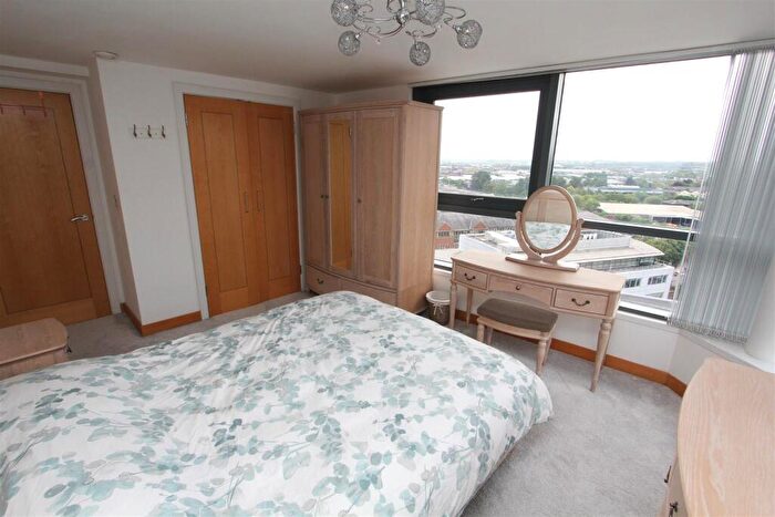 2 Bedroom Flat To Rent In Blue, Little Neville Street, LS1