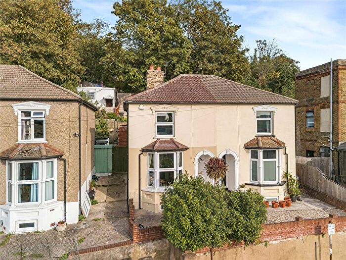 3 Bedroom Semi-Detached House For Sale In Mount Pleasant Road, Dartford, Kent, DA1