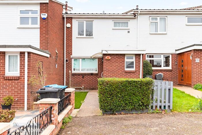 3 Bedroom Terraced House For Sale In Sycamore Field, Harlow, CM19