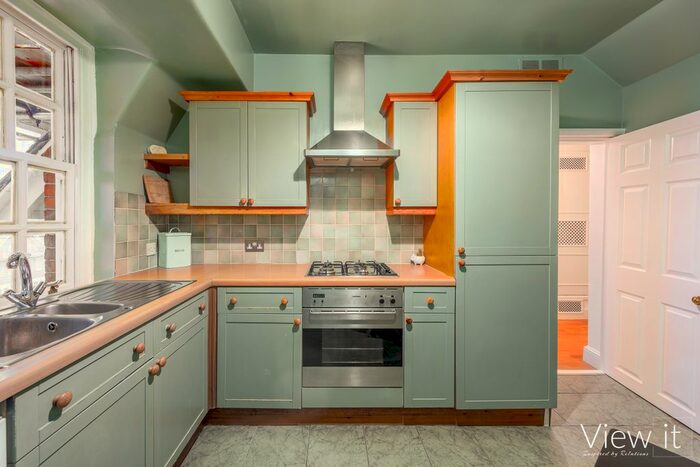 2 Bedroom Flat To Rent In Erasmus Street, Westminster, London, SW1P