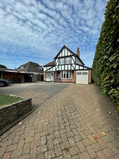 4 Bedroom Detached House To Rent In New Road, West Parley - Short Term Let - &#; Pcm, BH22