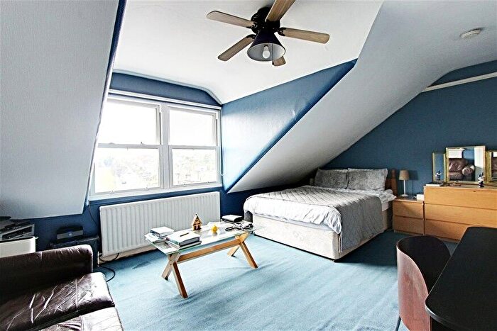 Studio To Rent In Regents Park Road, Finchley Central, N3