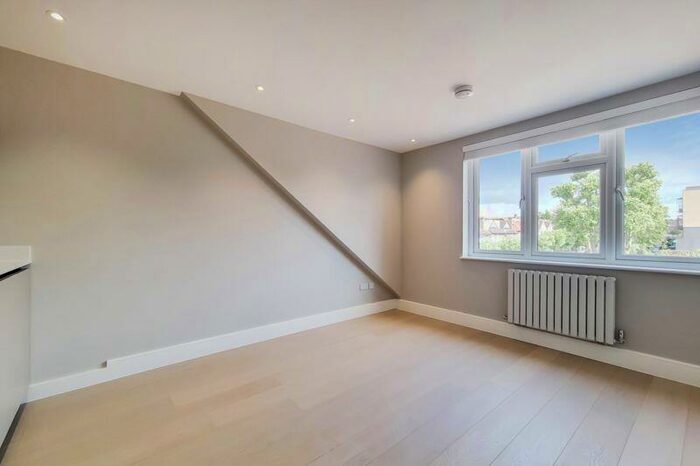 1 Bedroom Apartment To Rent In The Drive, NW11