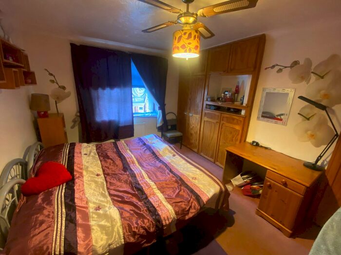 3 Bedroom Terraced House For Sale In St. Hildas Mount, Cross Green, Leeds, LS9