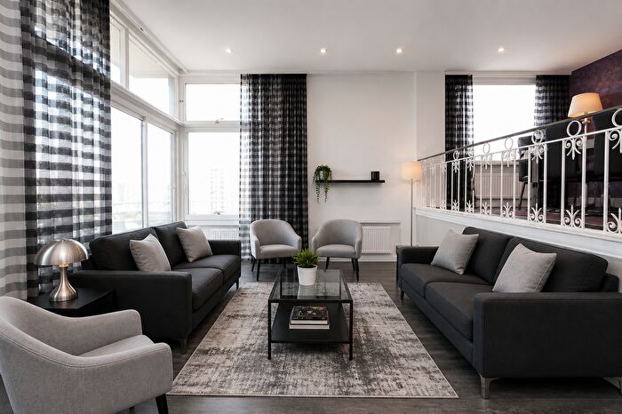 3 Bedroom Flat To Rent In The Water Gardens, W2