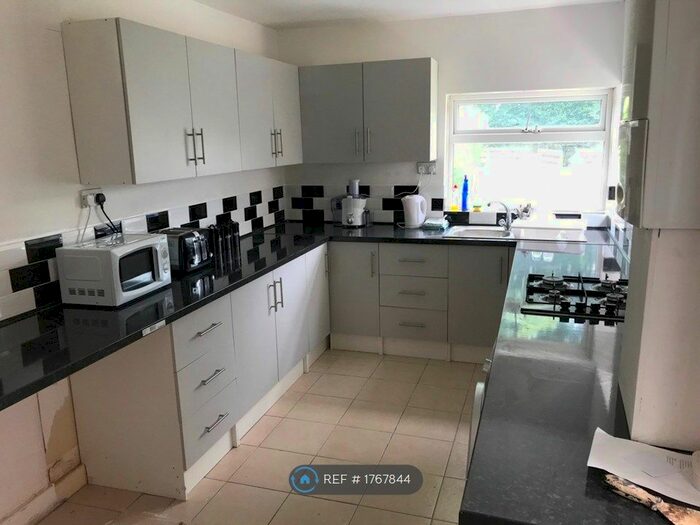 4 Bedroom Semi-Detached House To Rent In Reservoir Road, Birmingham, B23