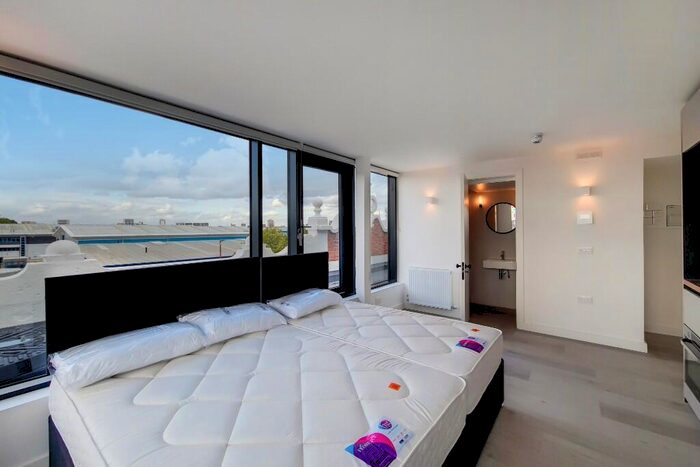 Studio To Rent In , RG9