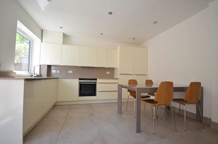 4 Bedroom Property To Rent In Barnfield Place, Mudchute, E14