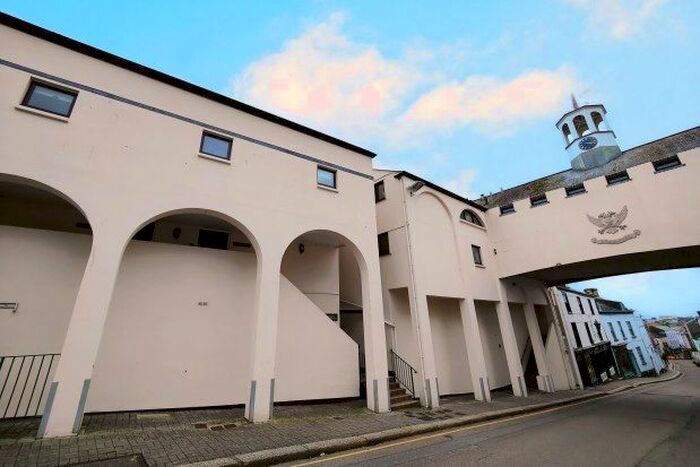 2 Bedroom Flat To Rent In High Street, Falmouth, TR11