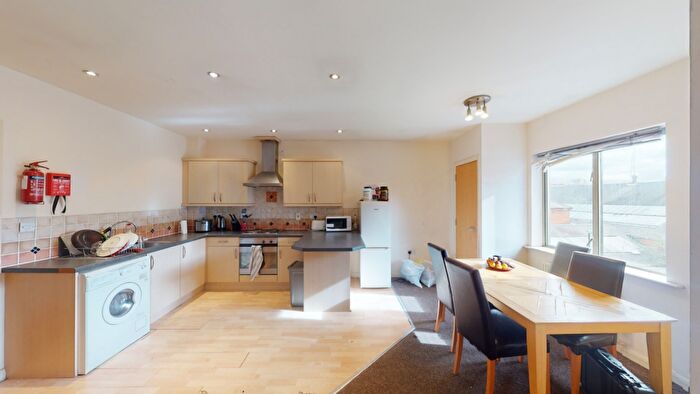 2 Bedroom Flat To Rent In Flat Royal Victoria Court, NG7