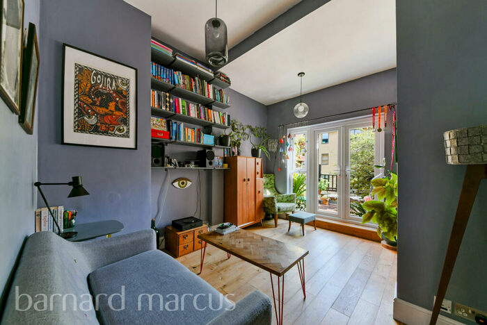 2 Bedroom Apartment To Rent In Hornsey Road, Archway, N19