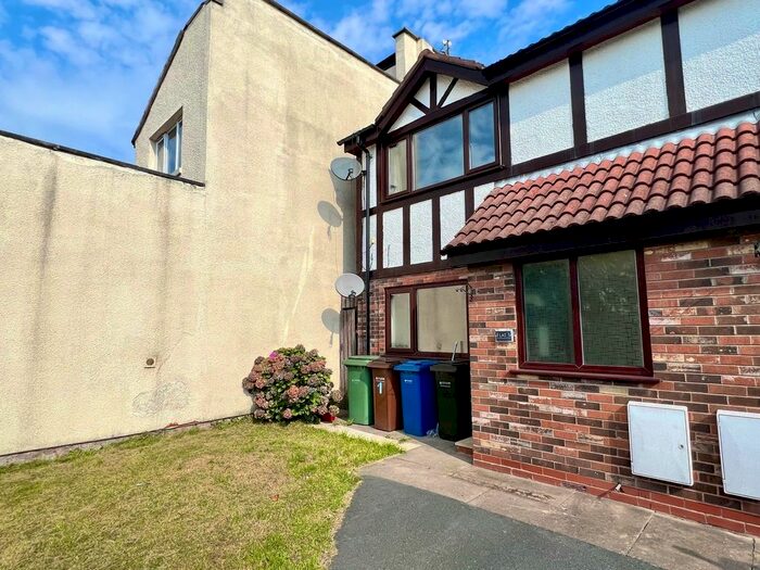 1 Bedroom Flat To Rent In Firwood Close, Offerton, Stockport, SK2