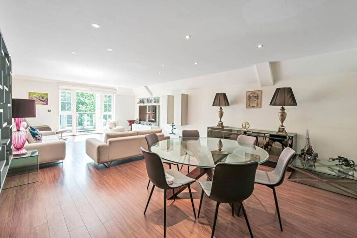 3 Bedroom Flat For Sale In Holders Hill Road, Holders Hill, London, NW4