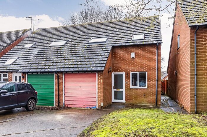 4 Bedroom Semi-Detached House For Sale In Windsor Close, Didcot, OX11