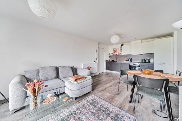 2 Bedroom Flat To Rent In George Street, Ashford, TN23
