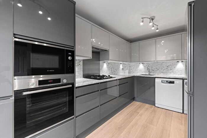 4 Bedroom Town House To Rent In Lynwood Road, Thames Ditton, KT7