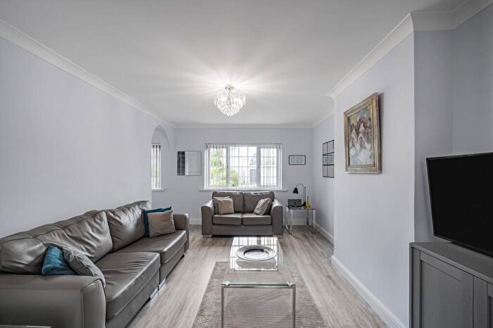 2 Bedroom Flat For Sale In Parkfields Road, Bridgend, CF31