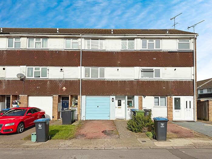4 Bedroom Town House To Rent In Avon Square, Hemel Hempstead, HP2