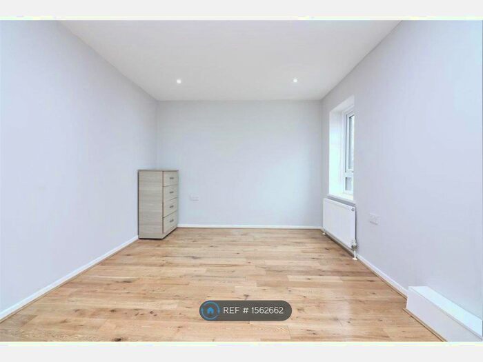 1 Bedroom Flat To Rent In Canning Town, London, E16