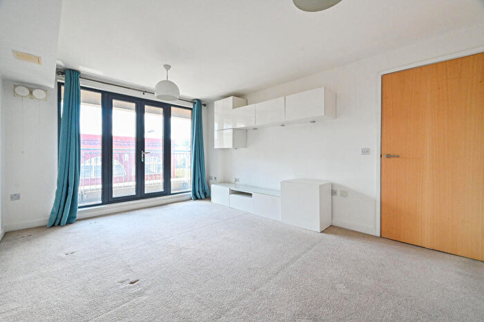 2 Bedroom Flat For Sale In Caledonian Road, London, N7