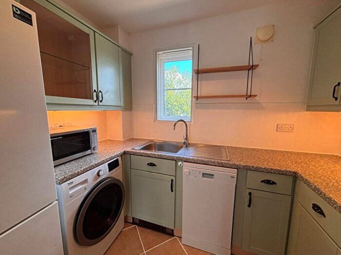 2 Bedroom Apartment To Rent In Station Approach West, Redhill, RH1