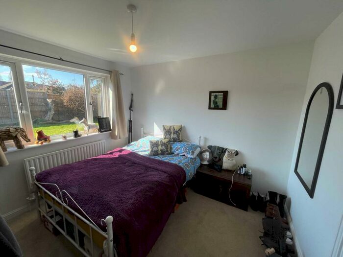 1 Bedroom Apartment To Rent In Farriers Close, Epsom, KT17