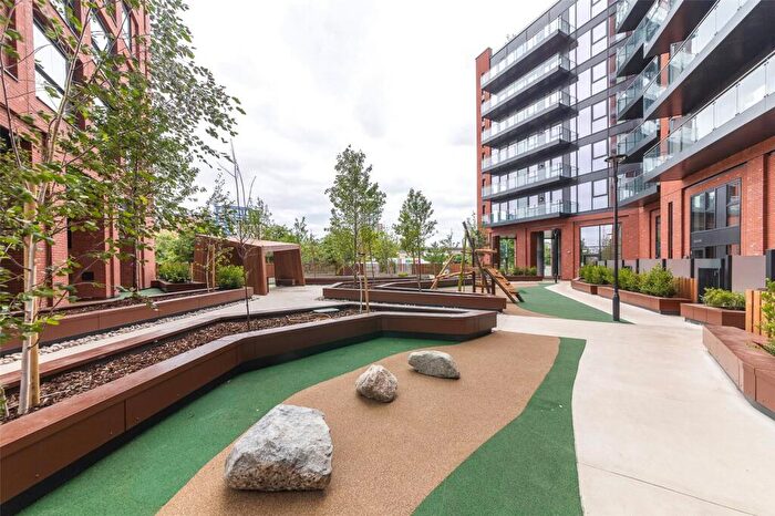 1 Bedroom Apartment To Rent In Avalon Point, Silvocea Way, London, E14