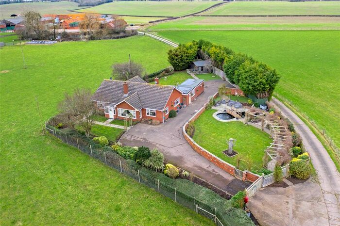 3 Bedroom Bungalow For Sale In Droitwich Road, Hanbury, Redditch, B96