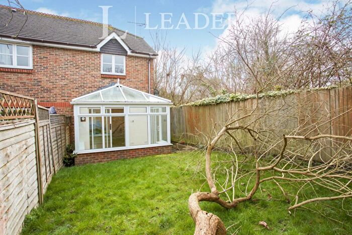 2 Bedroom End Of Terrace House To Rent In Woking, Surrey, GU21
