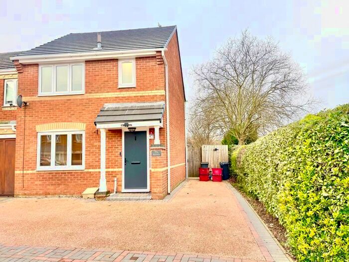 3 Bedroom Semi-Detached House To Rent In Hampton Close, Coalville, LE67