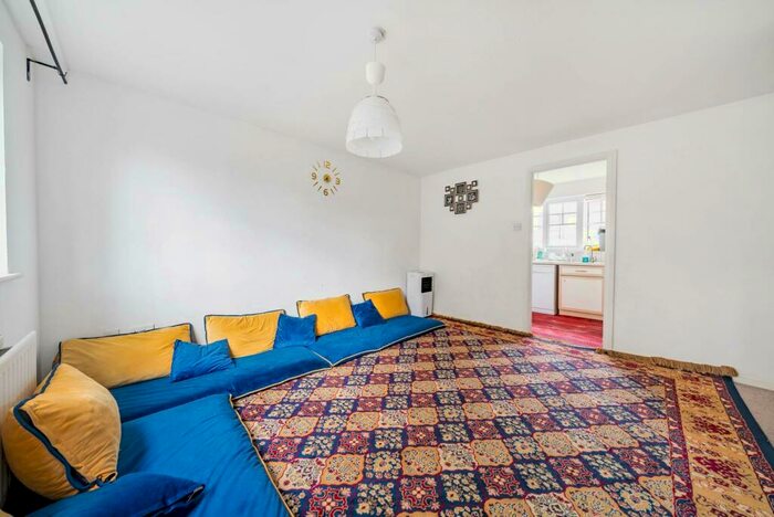 2 Bedroom Flat To Rent In Firethorn Close, Edgware, , Edgware, HA8
