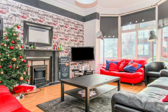 10 Bedroom Semi-Detached House To Rent In Headingley Avenue, Leeds, LS6