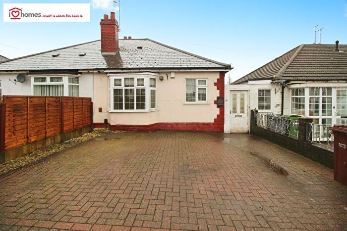 2 Bedroom Semi Detached Bungalow To Rent In Pruden Avenue, Lanesfield, Wolverhampton, WV4