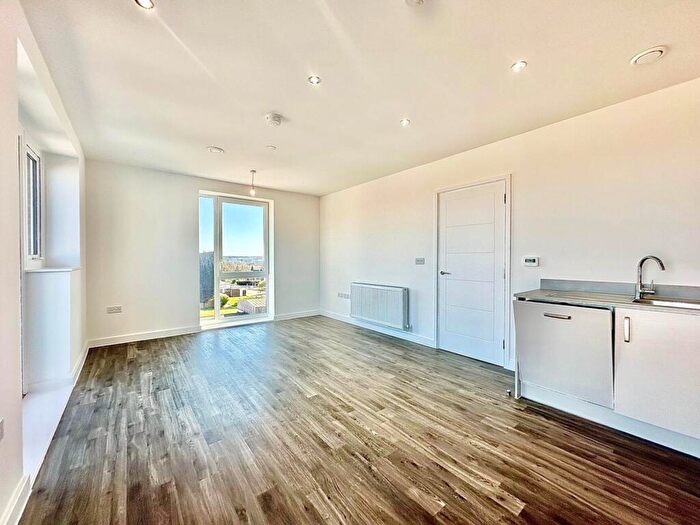 2 Bedroom Apartment To Rent In High View, Hatfield, AL10