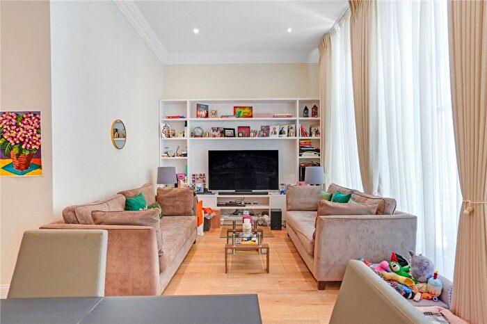 3 Bedroom Flat To Rent In Courtfield Gardens, London, SW5