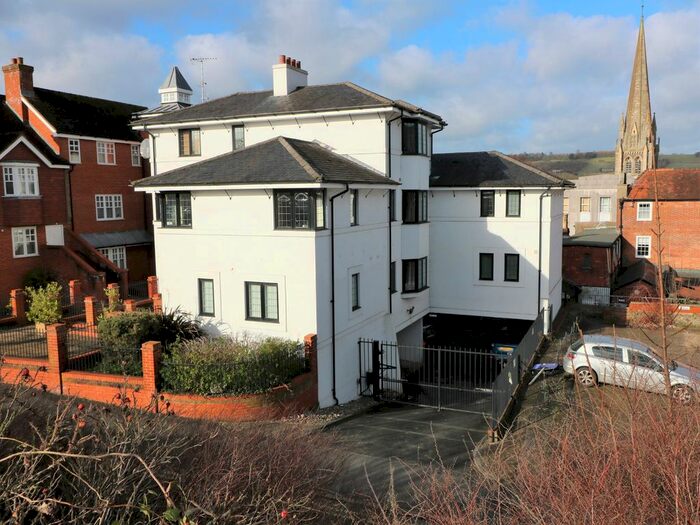 2 Bedroom Flat To Rent In Lyons Court, Dorking, Surrey, RH4