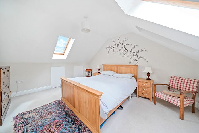 5 Bedroom Detached House For Sale In Cranmer Close, Weybridge, KT13