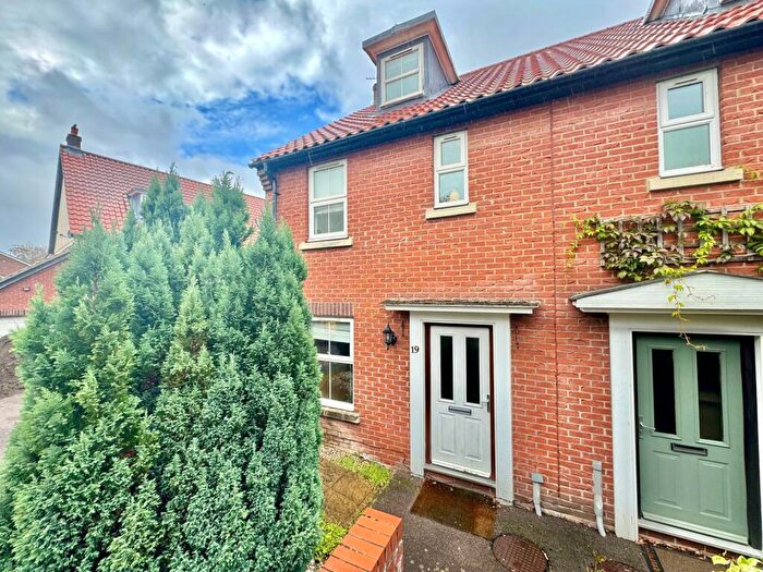 3 Bedroom Semi-Detached House To Rent In Higham Close, Norwich, NR7