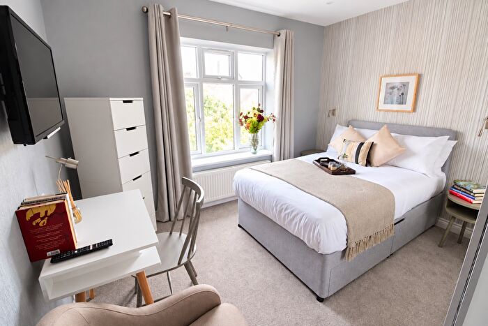 Studio To Rent In Room, Beechwood Road, Luton, Bedfordshire, LU4