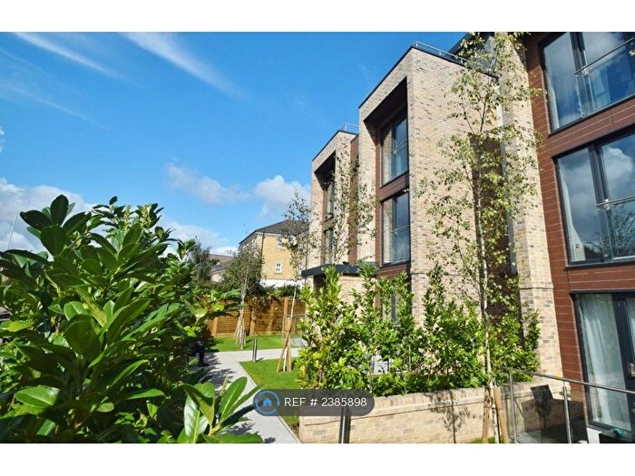 2 Bedroom Flat To Rent In Epsom Court, London, NW4
